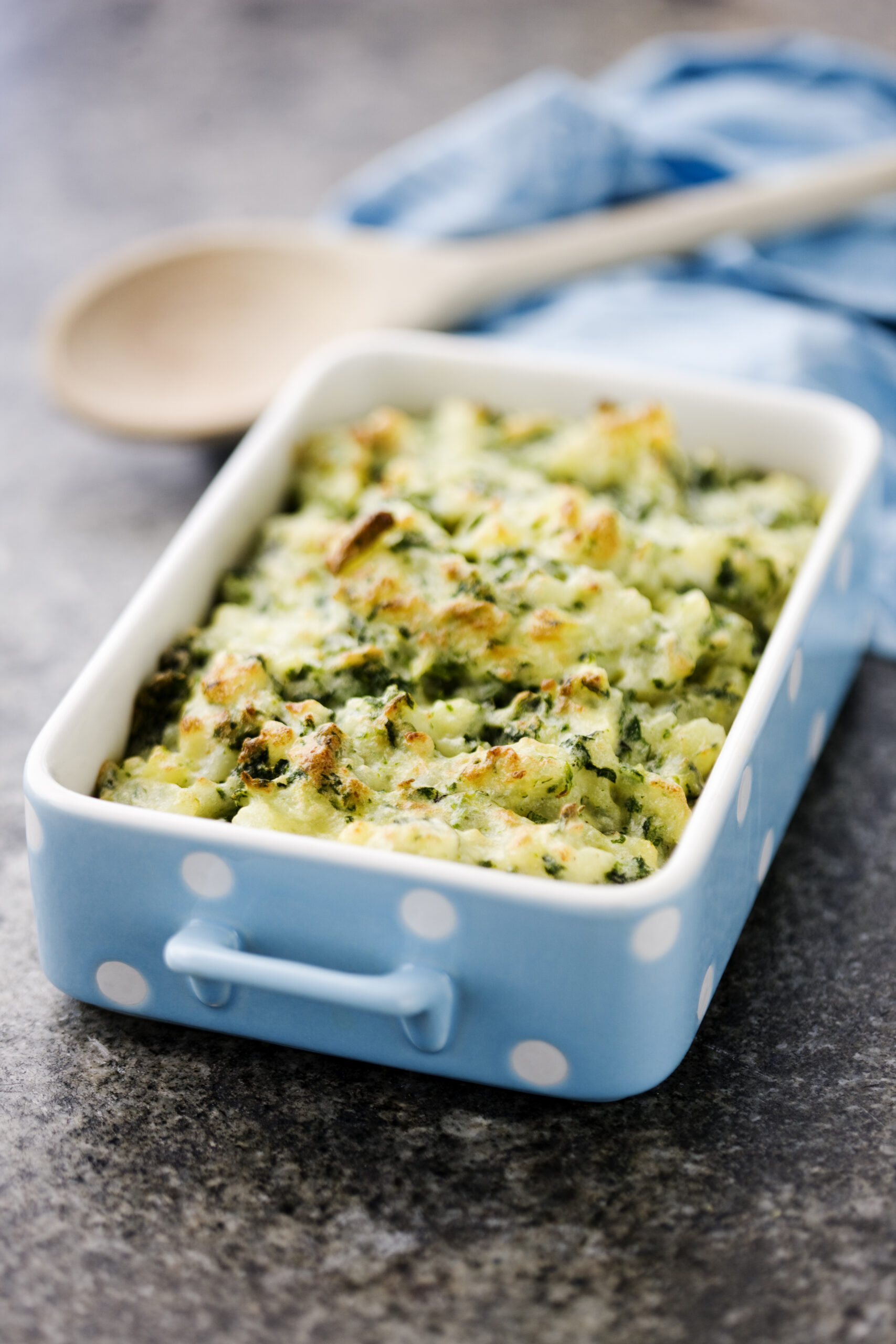 Krossad potatis med nässlor och chèvre