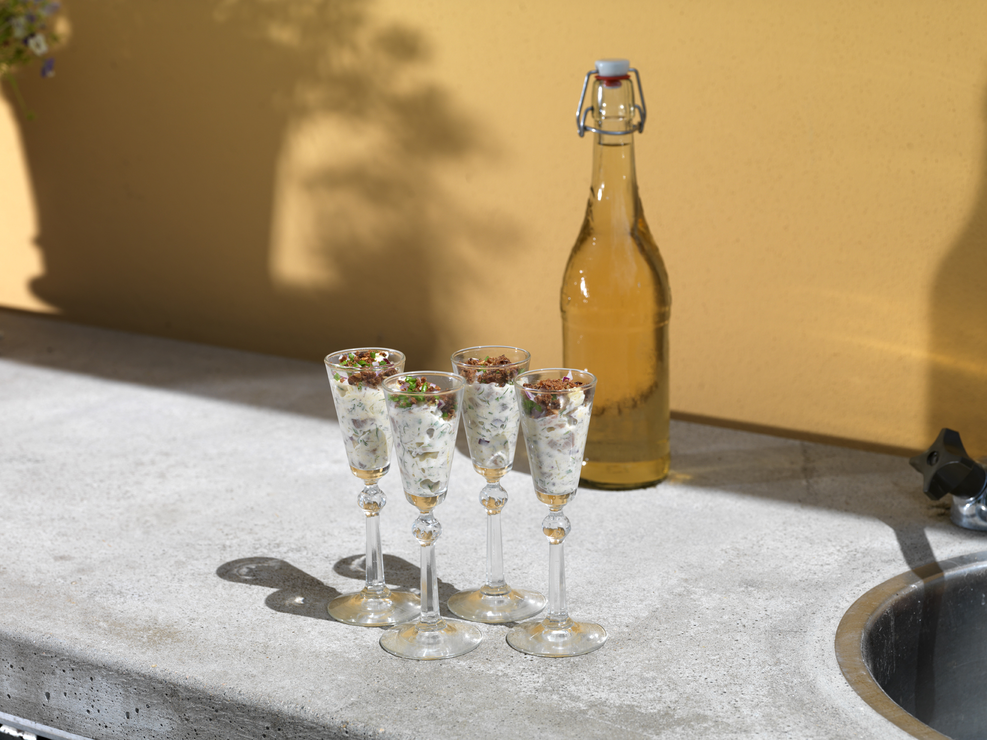 Potatis med matjesröra i glas